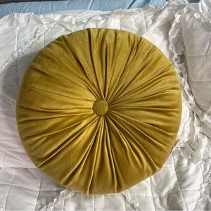 NWT round pillow